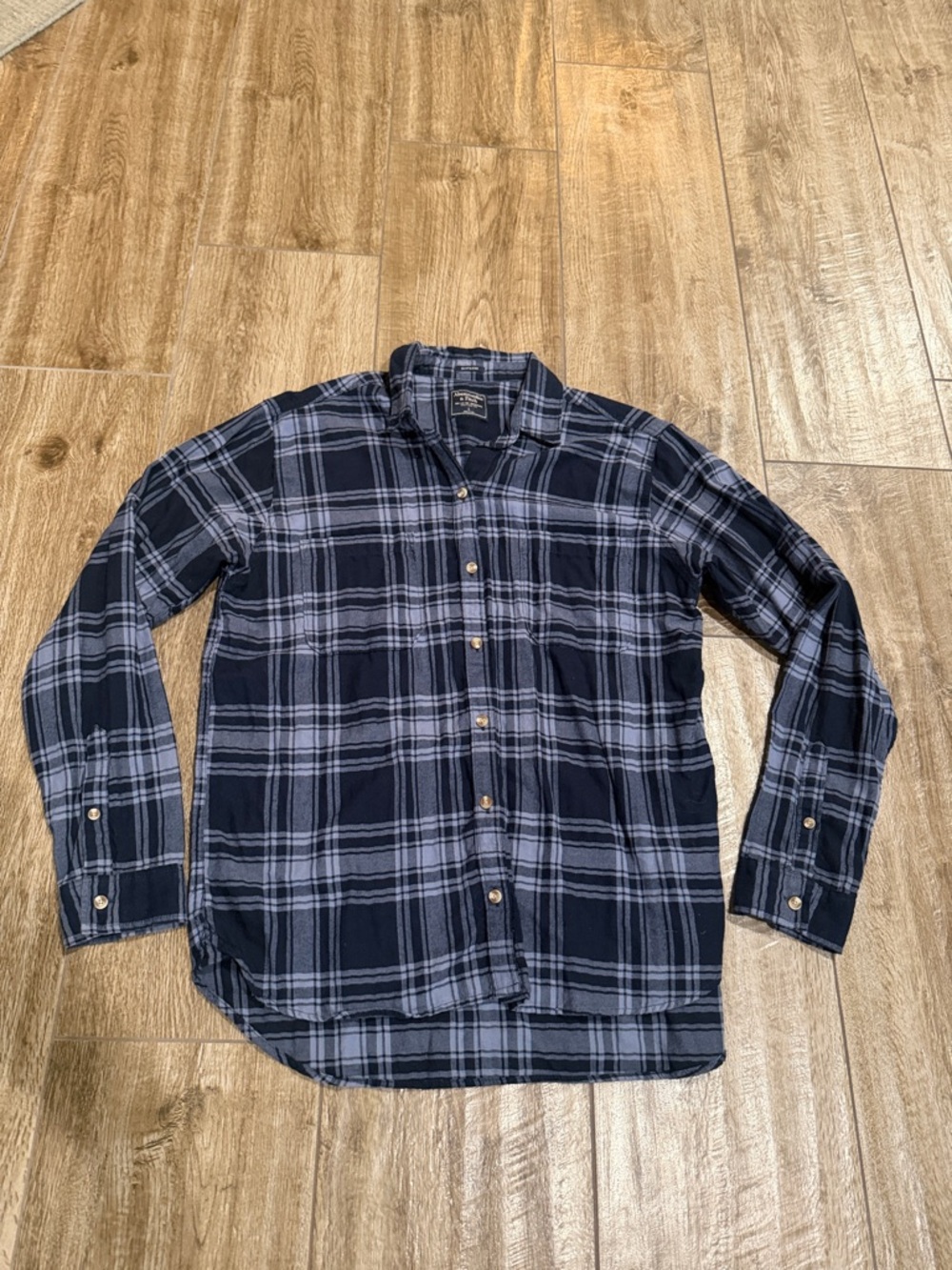 Abercrombie Wmn’s Boyfriend flannel Navy Plaid Button-Up Shirt Sz LG